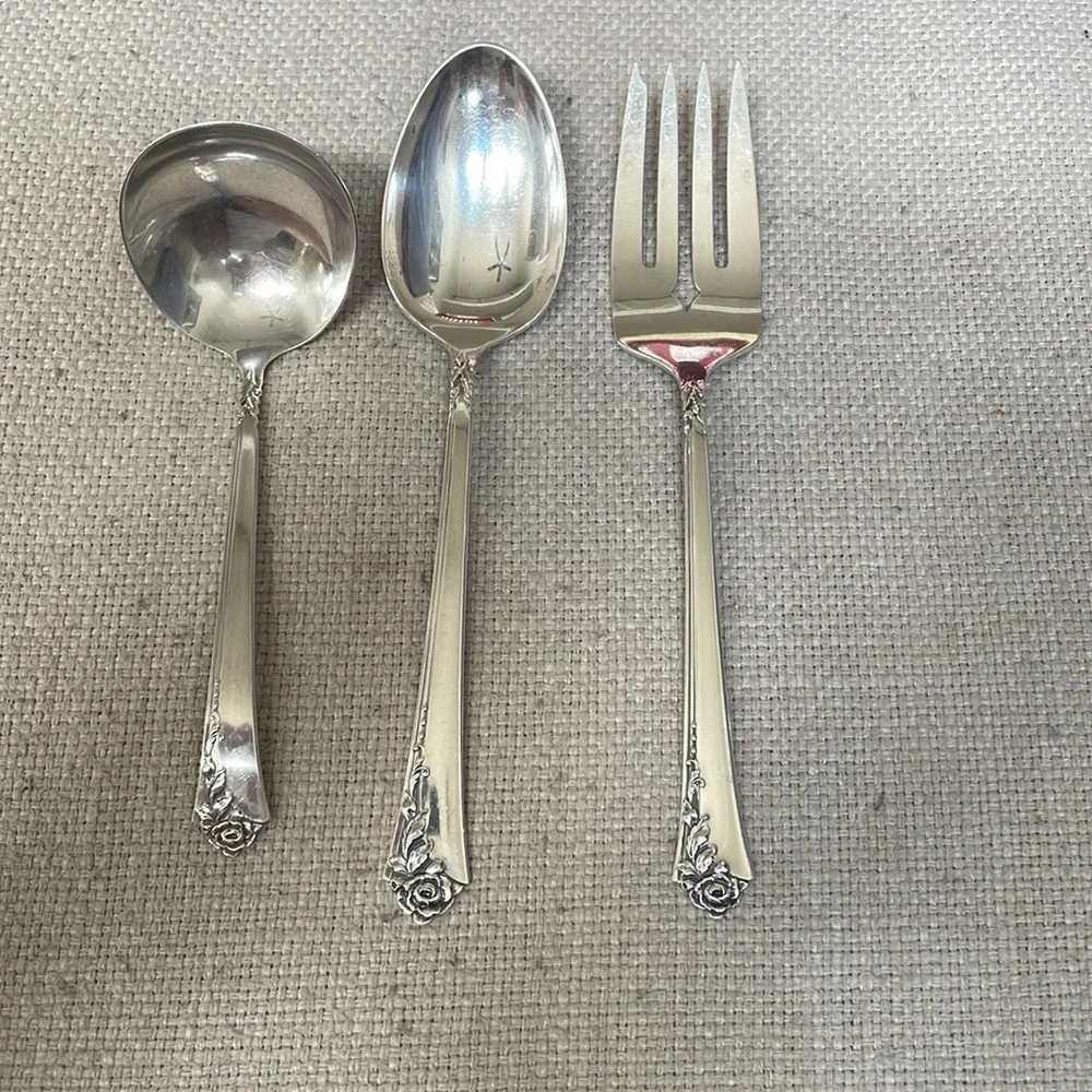 Oneida Dámaso Rose Heirloom Sterling Silverware - Picture 4 of 7